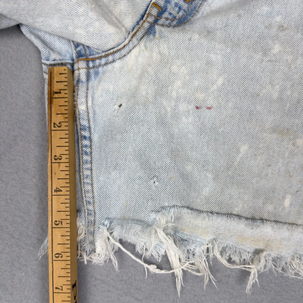 Vtg 90s Levi's 550 Cutoff Shorts‎ Women's 32 Light Wash Distressed Thrashed USA